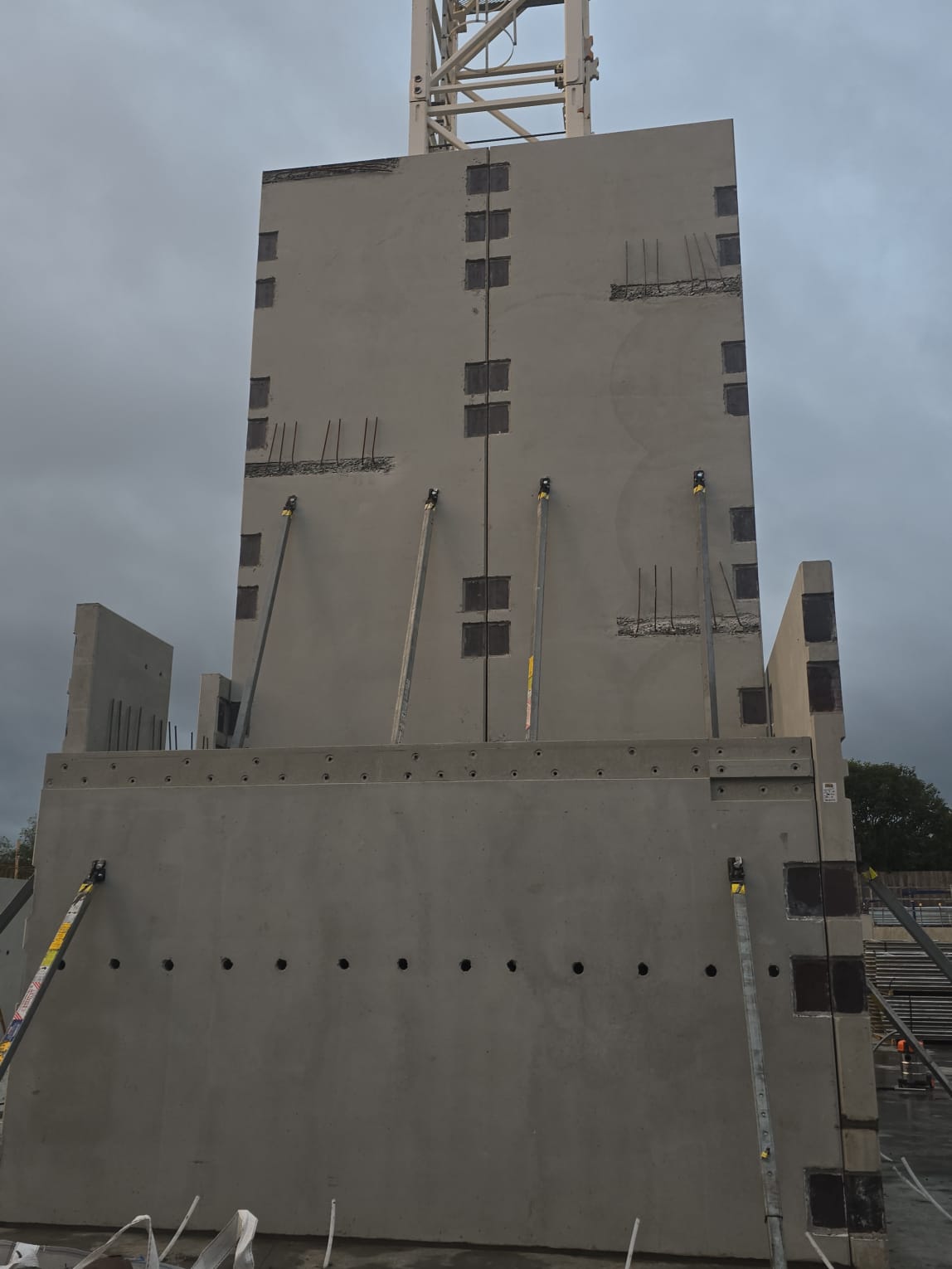 Large precast concrete structure braced on site